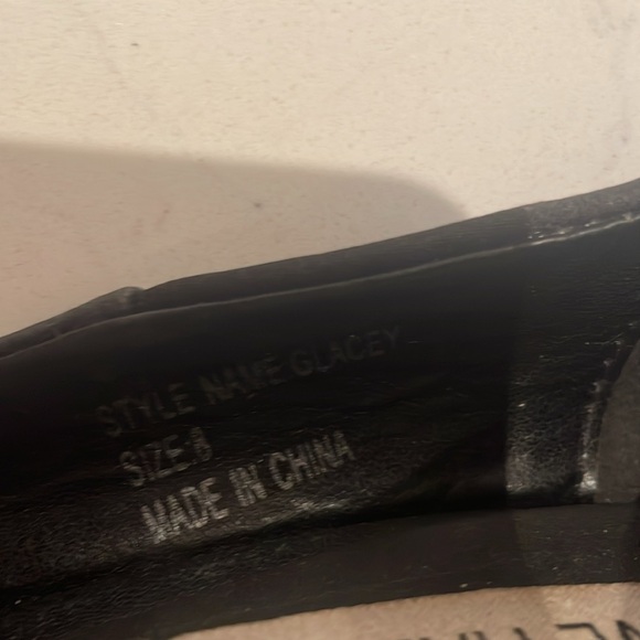 Black Steve Madden peep-toe heals - Picture 7 of 7